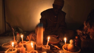 marabout en plein rituel